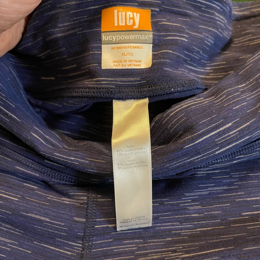 Blue and white like capri style leggings for workout.